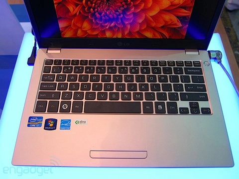 Laptop giống macbook pro của lg tại computex 2011 - 5