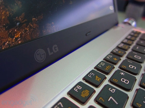 Laptop giống macbook pro của lg tại computex 2011 - 6
