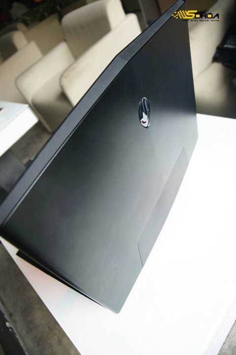 Laptop khủng của alienware tại tp hcm - 2