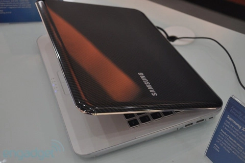 Laptop siêu mỏng của samsung giá hơn 1000 usd - 2