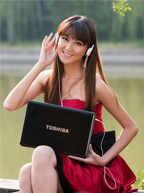 Laptop toshiba chạy windows 7 cho châu á - 3