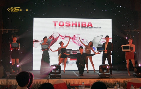 Laptop toshiba r830 e300 l700 tới vn - 2