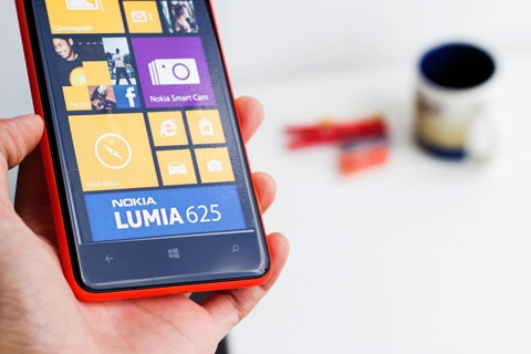 Lumia 625 lấy ý tưởng thiết kế từ chiếc gối - 2