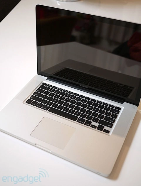 Macbook pro dùng intel core i7 - 10