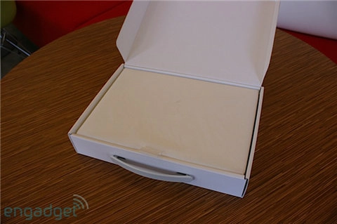 Mở hộp apple macbook vỏ nhựa mới - 2