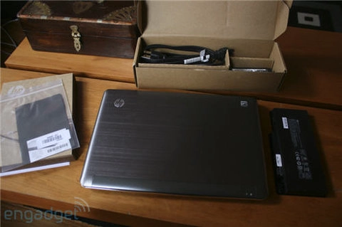 Mở hộp laptop hp dm3t - 4