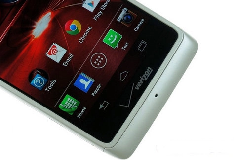 Mở hộp motorola droid razr m - 5