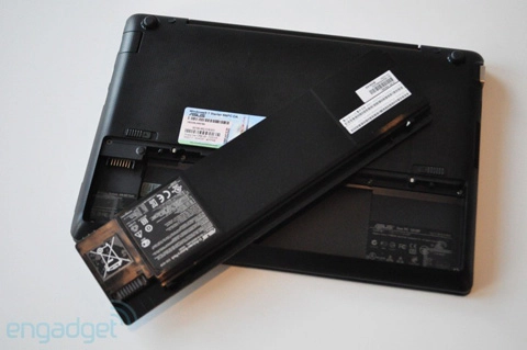 Mở hộp netbook nặng chỉ 1kg của asus - 9