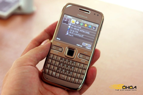 Mở hộp nokia e72 chính hãng - 4