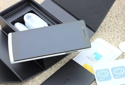 mở hộp oppo find 5 phiên bản 16 gb - 2