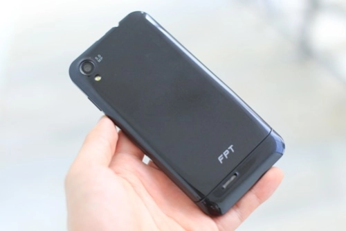 Mở hộp smartphone fpt f83 - 5