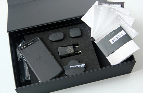 Mở hộp smartphone hạng sang blackberry porsche design p9982 - 3