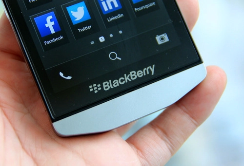Mở hộp smartphone hạng sang blackberry porsche design p9982 - 6