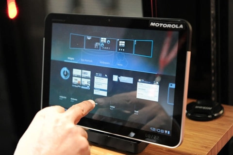 Motorola xoom thêm bản màu bạc và chỉ có wi-fi - 4