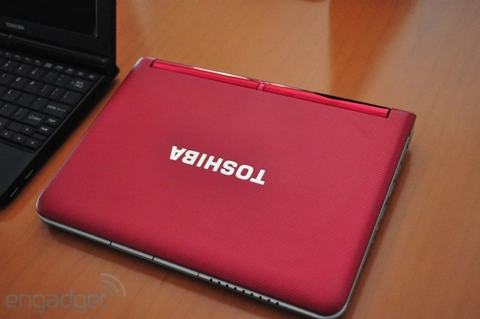 Netbook giá rẻ pin 85 tiếng của toshiba - 2