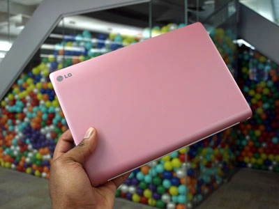 Netbook hồng của lg với kết nối 3g - 1