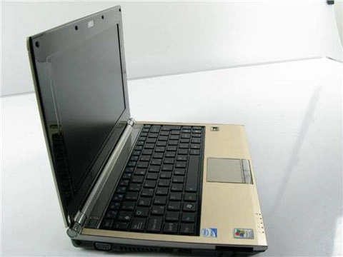 Netbook ổ quang đầu tiên giá 18 triệu đồng - 1