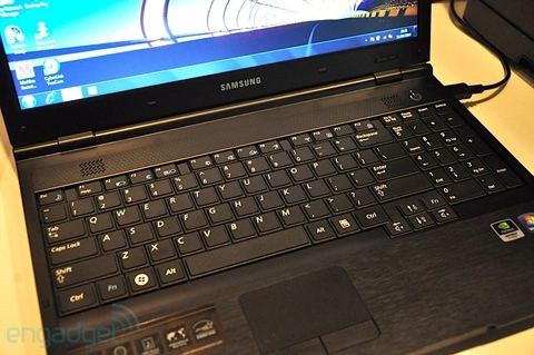 Ngắm laptop doanh nhân mới của samsung - 2