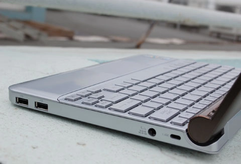 Ngắm netbook toshiba nb200 - 11