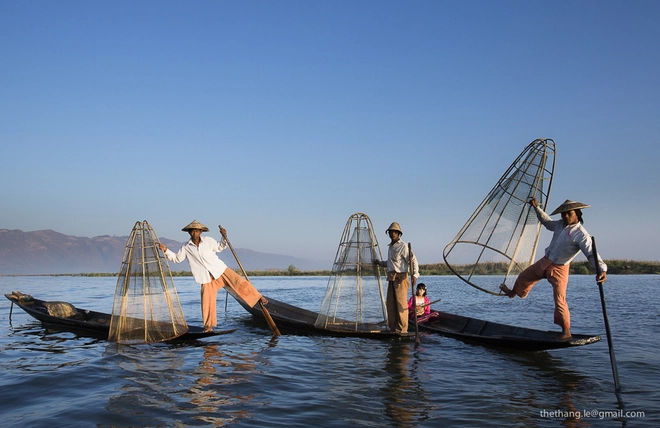 Nghệ thuật chèo thuyền một chân trên hồ inle - 3