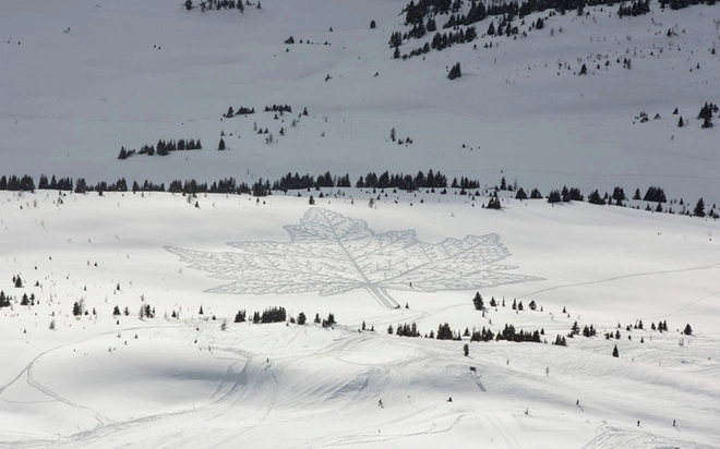Người đàn ông vẽ tranh bằng nghìn dấu chân trên tuyết - 2