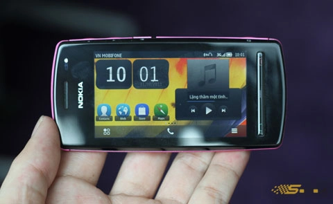 Nokia 600 loa lớn giá hơn 5 triệu đồng - 2