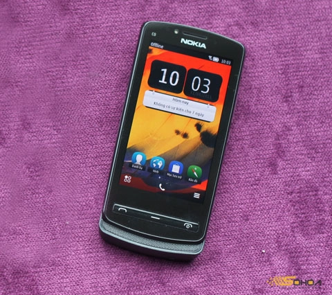 Nokia 700 thiết kế mỏng gọn - 1