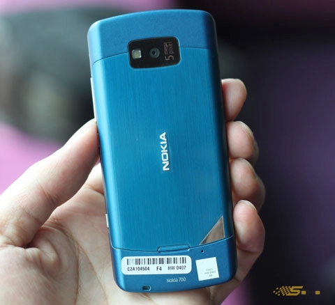 Nokia 700 thiết kế mỏng gọn - 9
