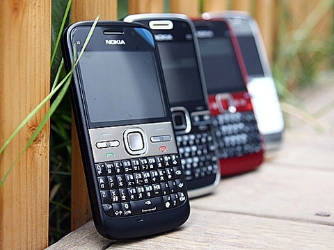 Nokia e5 so dáng với e63 e71 và e72 - 2