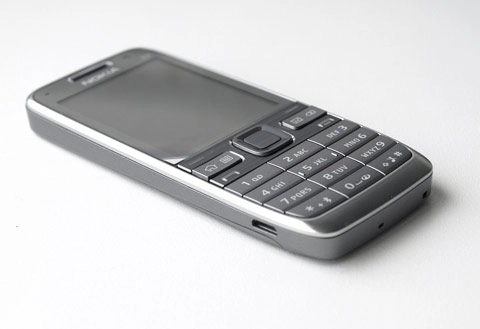 Nokia e52 giá hơn 6 triệu đồng - 3