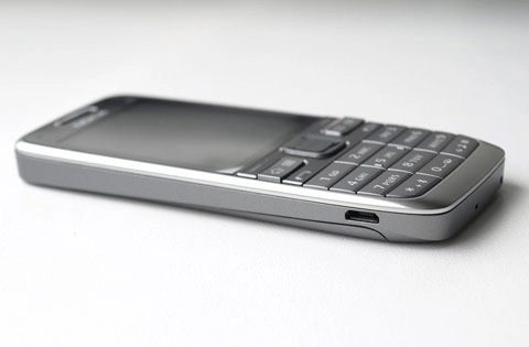 Nokia e52 giá hơn 6 triệu đồng - 4