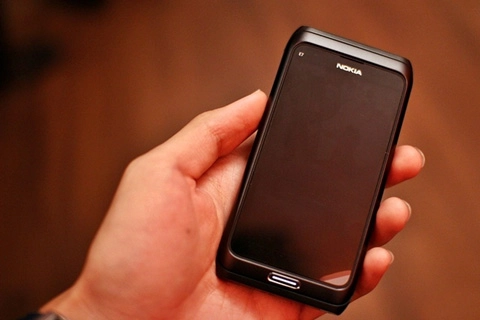 Nokia e7 chính hãng giá gần 15 triệu - 2