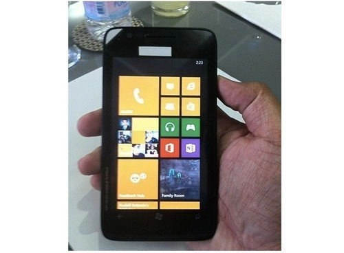 Nokia lumia 625 giá rẻ màn hình 47 inch lộ diện - 1