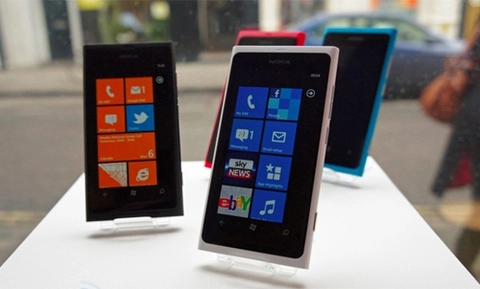 Nokia lumia 800 thêm phiên bản trắng - 1