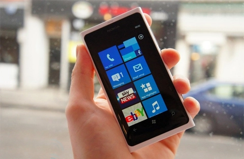 Nokia lumia 800 thêm phiên bản trắng - 2
