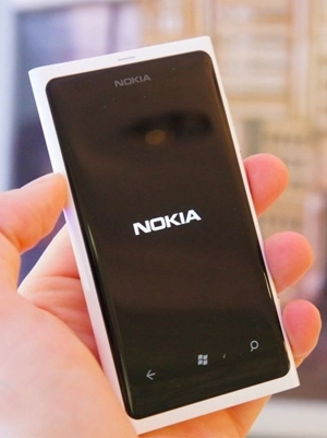 Nokia lumia 800 thêm phiên bản trắng - 6