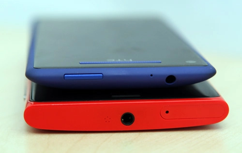 Nokia lumia 920 và htc 8x đọ dáng - 5