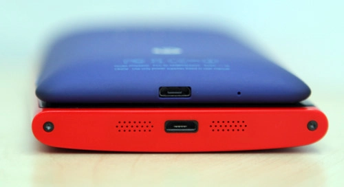 Nokia lumia 920 và htc 8x đọ dáng - 6