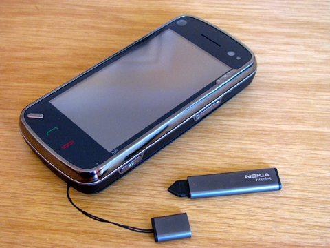 Nokia n97 bên cạnh e71 - 2