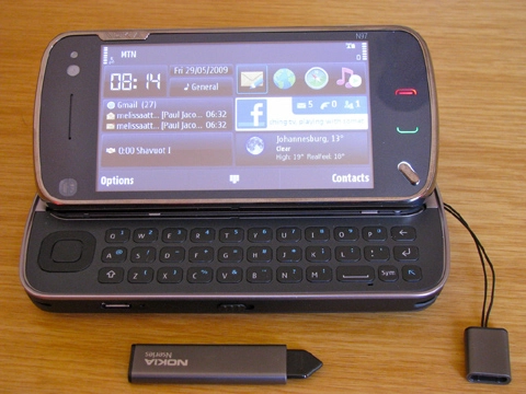 Nokia n97 bên cạnh e71 - 3