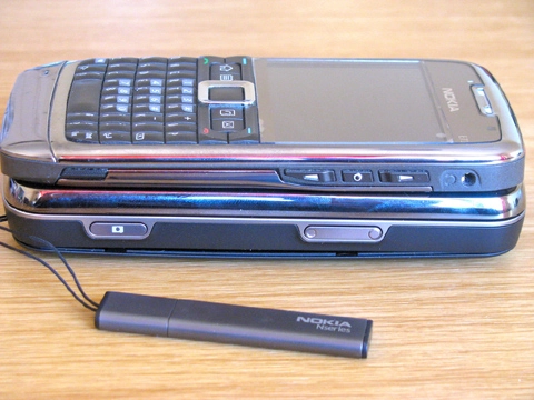 Nokia n97 bên cạnh e71 - 4