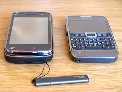 Nokia n97 bên cạnh e71 - 5