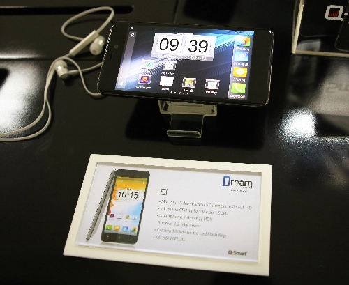 Q mobile ra loạt smartphone tầm trung - 2