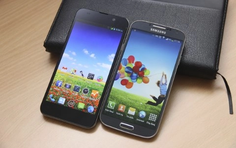 Revo lead đọ dáng cùng galaxy s4 - 1