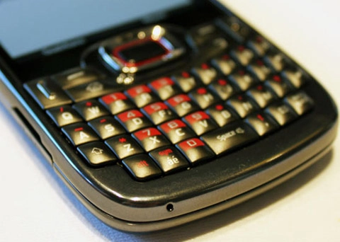 Samsung omnia giống blackberry ra mắt - 4