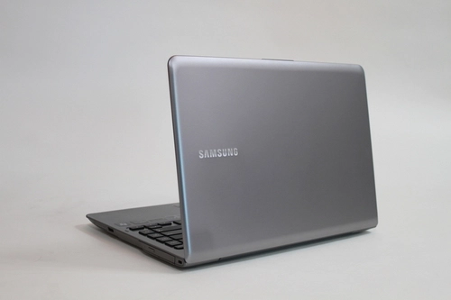 Samsung series 5 ultra bản mới chạy windows 8 - 1