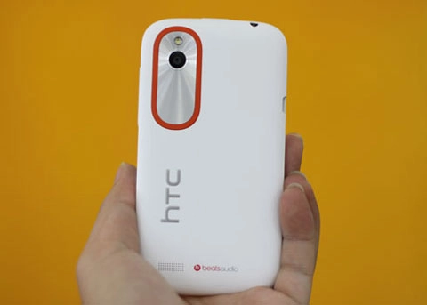 Smartphone 2 sim đầu tiên của htc - 4