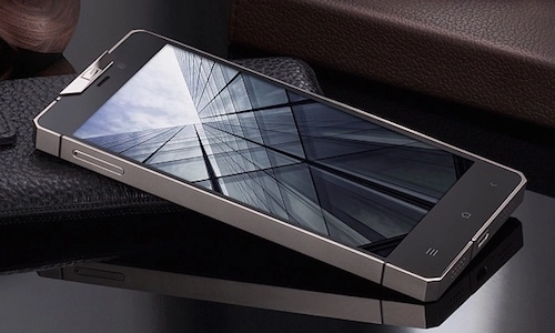 Smartphone android vỏ titanium giá hơn 60 triệu đồng - 1