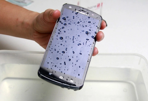 Smartphone lõi tứ chống nước đầu tiên ở vn - 4