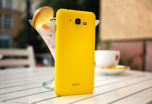 Smartphone tắc kè hoa - fpt f52 cho giới trẻ - 6